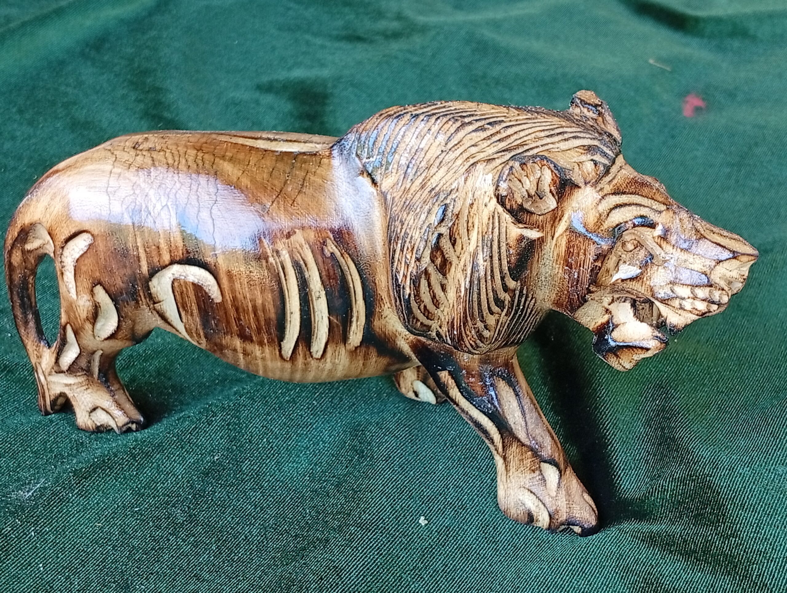 Wood-Curved Animals/Sculpures